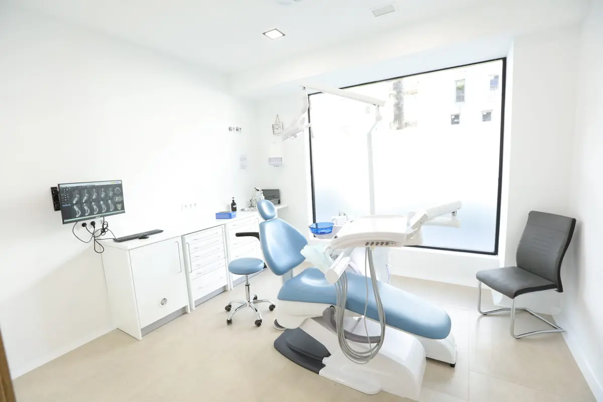 One of the operatories, with the chair facing a window